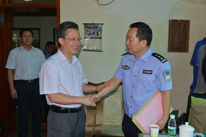 省政府副秘书长,省信访局局长莫宗通在省信访局副局长秦凯华陪同下