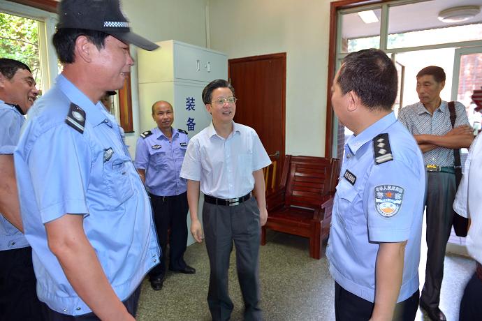 省政府副秘书长,省信访局局长莫宗通在省信访局副局长秦凯华陪同下