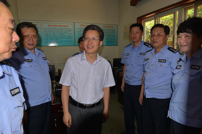 省政府副秘书长,省信访局局长莫宗通在省信访局副局长秦凯华陪同下